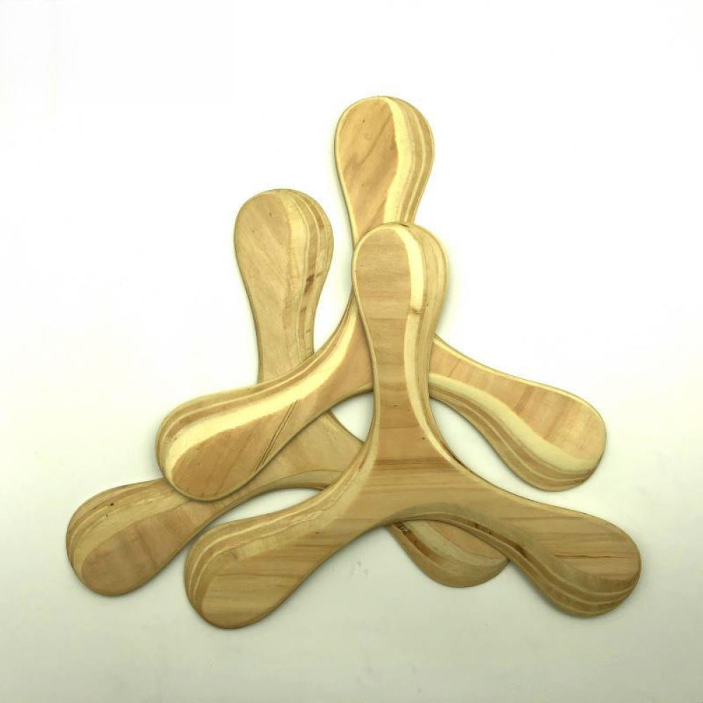 Hand Polished Wooden Boomerang - Sports Equipment In Flight 评论和价格